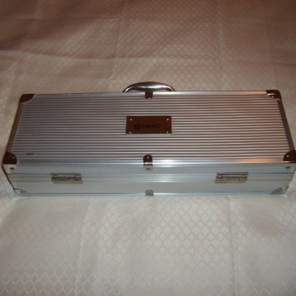 New 5 Piece Barbeque Tool Set In Metal Carrying Case Never Used Grilling - Picture 3 of 5